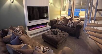 2 Bed Cottage - Sleeps 4 - Parking - Wifi