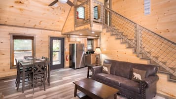 House, Multiple Beds (Greenbriar Getaway) | Living area