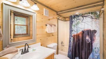 House, Multiple Beds (Greenbriar Getaway) | Bathroom