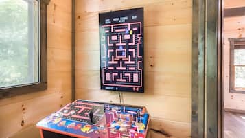 House, Multiple Beds (Greenbriar Getaway) | Game room