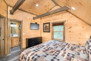 House, Multiple Beds (Greenbriar Getaway) | 2 bedrooms