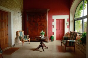 Interior - Ideal for families, couples and relaxing holidays, swimming pool, quiet, authentic. (Julienne)