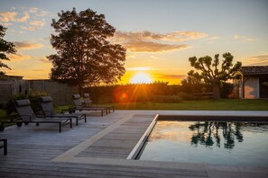 Pool - Ideal for families, couples and relaxing holidays, swimming pool, quiet, authentic. (Julienne)
