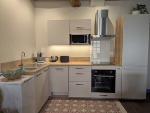 Private kitchen - Ideal for families, couples and relaxing holidays, swimming pool, quiet, authentic. (Julienne)