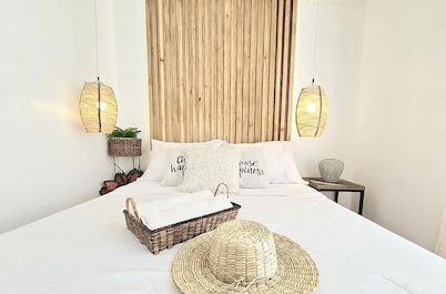 Chic Condo Near Beach | Minutes from Airport | Wi-Fi