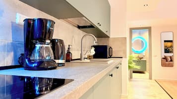 Premium Apartment, 1 Double Bed with Sofa bed, Non Smoking | Private kitchen | Mini-fridge, microwave, stovetop, cookware/dishes/utensils