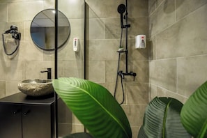 Premium Apartment, 1 Double Bed, Non Smoking | Bathroom | Shower, free toiletries, towels, soap - Apartment in Prime Central Location (București)