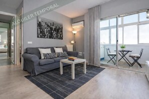 Apartment | Living area - Plaza de Castilla II (Madrid)
