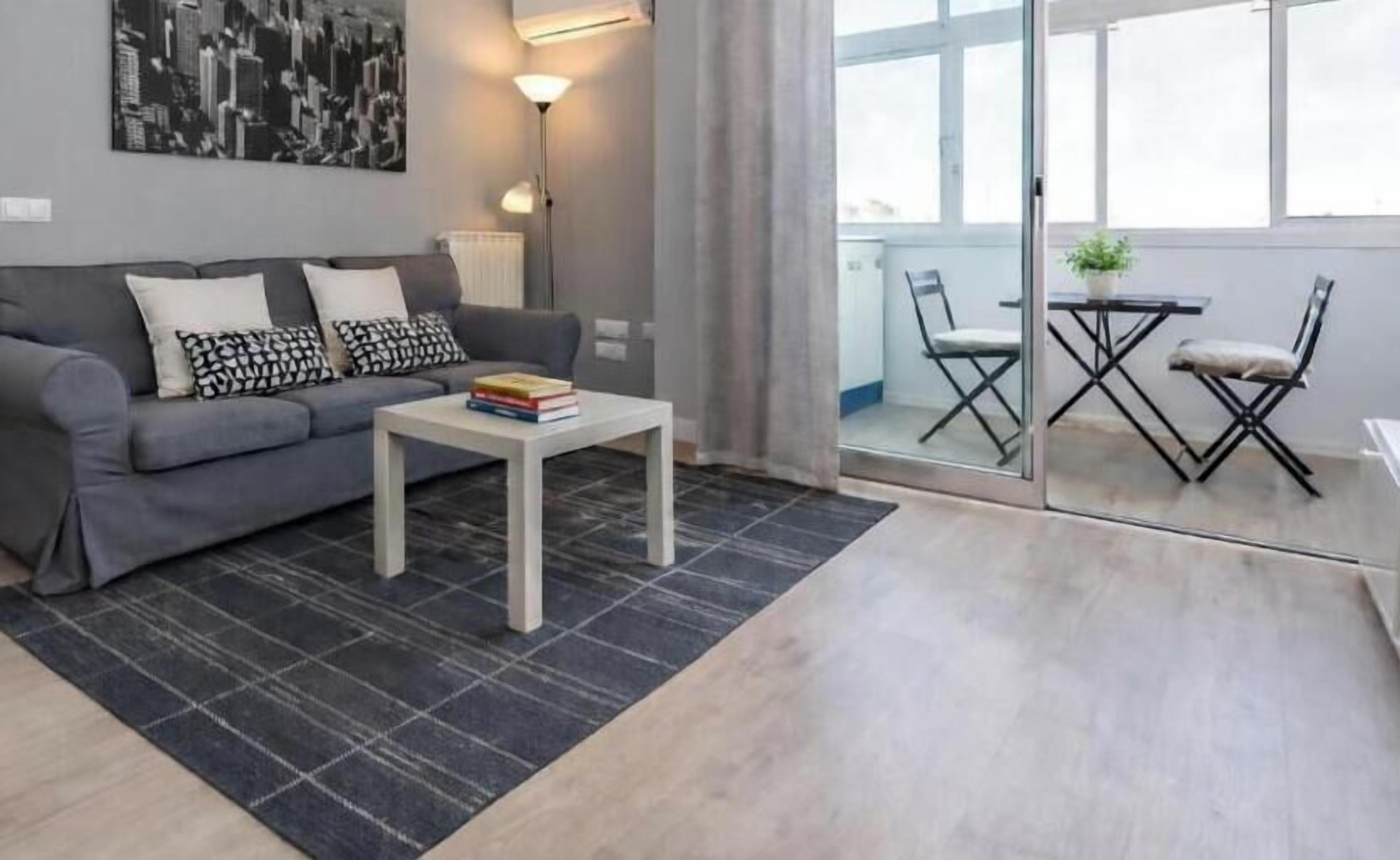 Apartment | Wohnbereich | 32-Zoll-Flachbildfernseher mit Kabelempfang