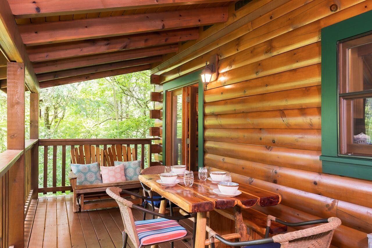 Casa, diversos llits (Bear Essentials) | Servei de restauració a l'aire lliure