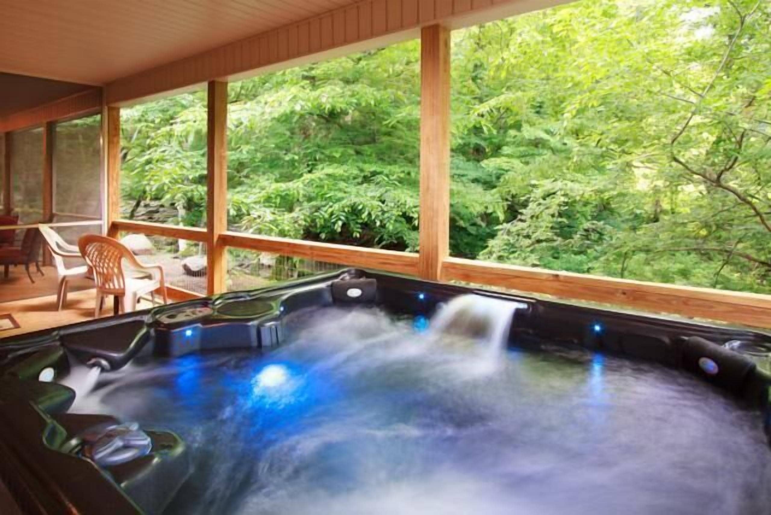 Nhà, nhiều giường (Cork's Creekside) | Bồn tắm spa ngoài trời