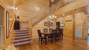 House, Multiple Beds (Cork's Creekside) | Dining