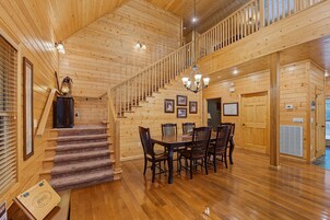 House, Multiple Beds (Cork's Creekside) | Dining