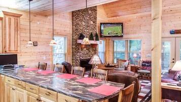 House, Multiple Beds (Cork's Creekside) | Interior
