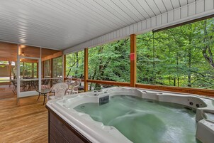 House, Multiple Beds (Cork's Creekside) | Indoor spa tub