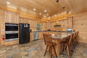 Casa, varias camas (Cork's Creekside) | Cocina privada | Horno
