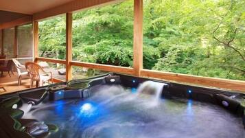 House, Multiple Beds (Cork's Creekside) | Outdoor spa tub