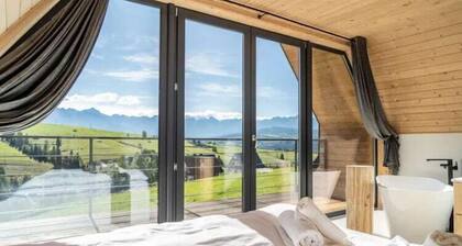 Home with a bathtub overlooking the mountains