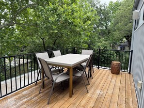Outdoor dining - New Home Near South Congress and Downtown with Patio and Huge Backyard (Austin)