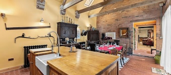 The Old Coach House - Sleeps 7