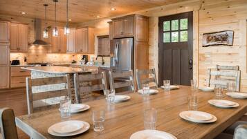 House, Multiple Beds (The Perfect Tenn) | Dining