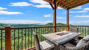 Rumah, Beberapa Tempat Tidur (Hidden Heaven) | Tempat makan outdoor
