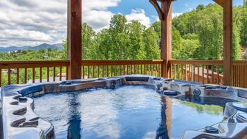 House, Multiple Beds (Villa Tavia) | Outdoor spa tub
