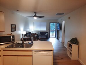 Interior - 2-bed/2-bath condo. Centrally located in Wilmington. (Wilmington)