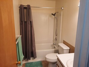 Bathroom - 2-bed/2-bath condo. Centrally located in Wilmington. (Wilmington)