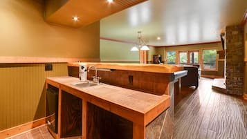 House, Multiple Beds (Mossy Brook Lodge) | Interior