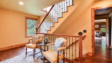 House, Multiple Beds (Mossy Brook Lodge) | Interior