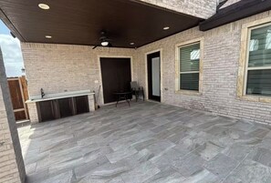 Terrace/patio - Cozy 1-bedroom house in gorgeous Edinburg with private pool and spa (Edinburg)