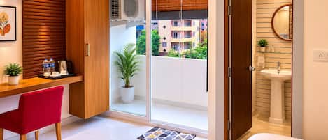 Superior Double Room, 1 King Bed, Balcony, City View | Premium bedding, free WiFi, bed sheets