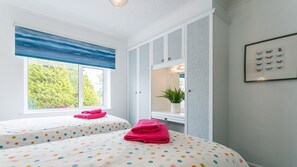 Een strijkplank/strijkijzer, reisbedje, gratis wifi, beddengoed