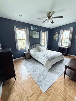 4 habitaciones, tabla de planchar con plancha, wifi y ropa de cama 