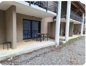 Outdoor dining - Vrbo Property (Jausiers)