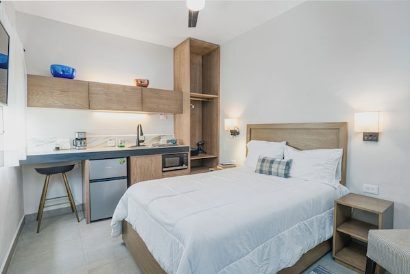 Deluxe Room | Laptop workspace, free WiFi