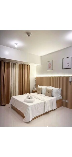 Iron/ironing board, WiFi, bed sheets, wheelchair access - Dreamy Luxury Suite in City Center | Partial Sea View | 5★ Hotel Vibes (Cebu City)