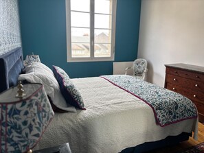 WiFi, bed sheets - Vrbo Property (Blois)