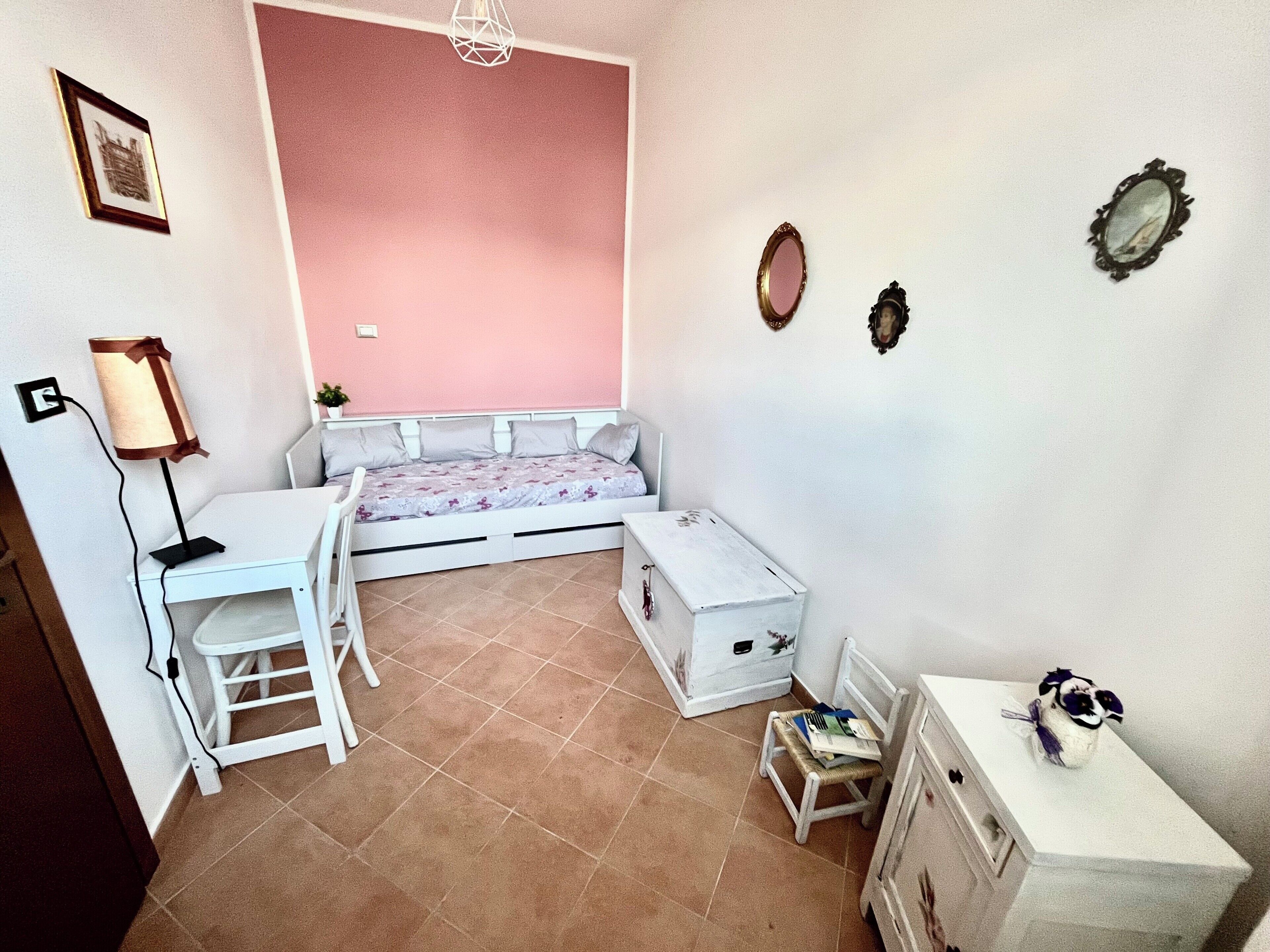 3 Schlafzimmer, Schreibtisch, Bügeleisen/Bügelbrett, Reisekinderbett
