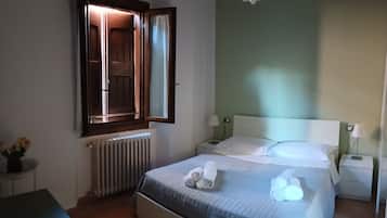3 bedrooms, desk, iron/ironing board, travel cot