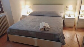Desk, iron/ironing board, travel cot, free WiFi - Vrbo Property (San Benedetto Val di Sambro)