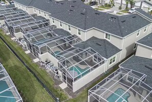 Indoor pool - Spacious 5-bedroom house in soothing Davenport with pool and fitness room (Davenport)