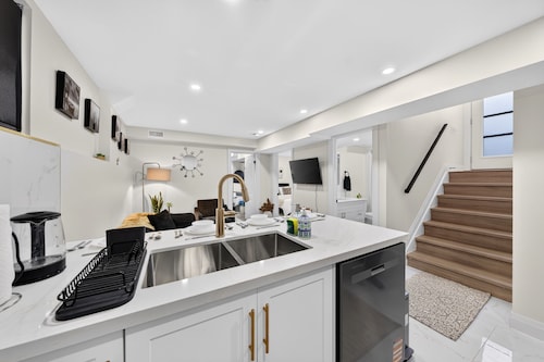 Cozy Modern Walkerville
Basement Apartment
