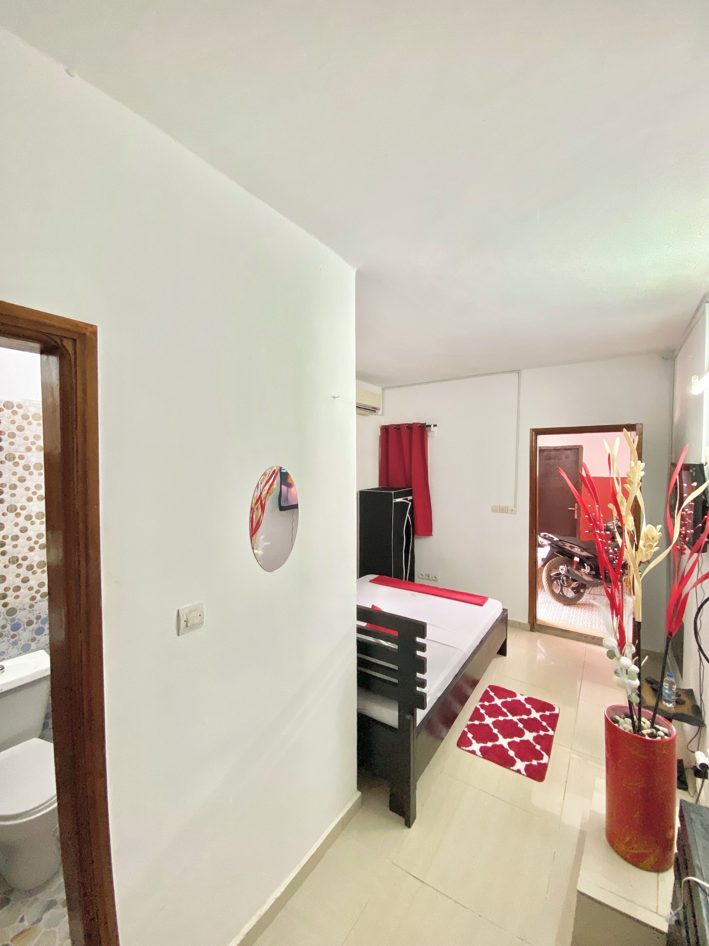 Comfort Studio, Garden View | Desk, laptop workspace, blackout drapes, iron/ironing board