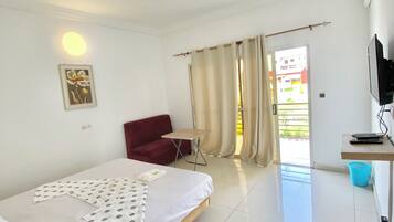 Laptop workspace, blackout curtains, iron/ironing board, free WiFi