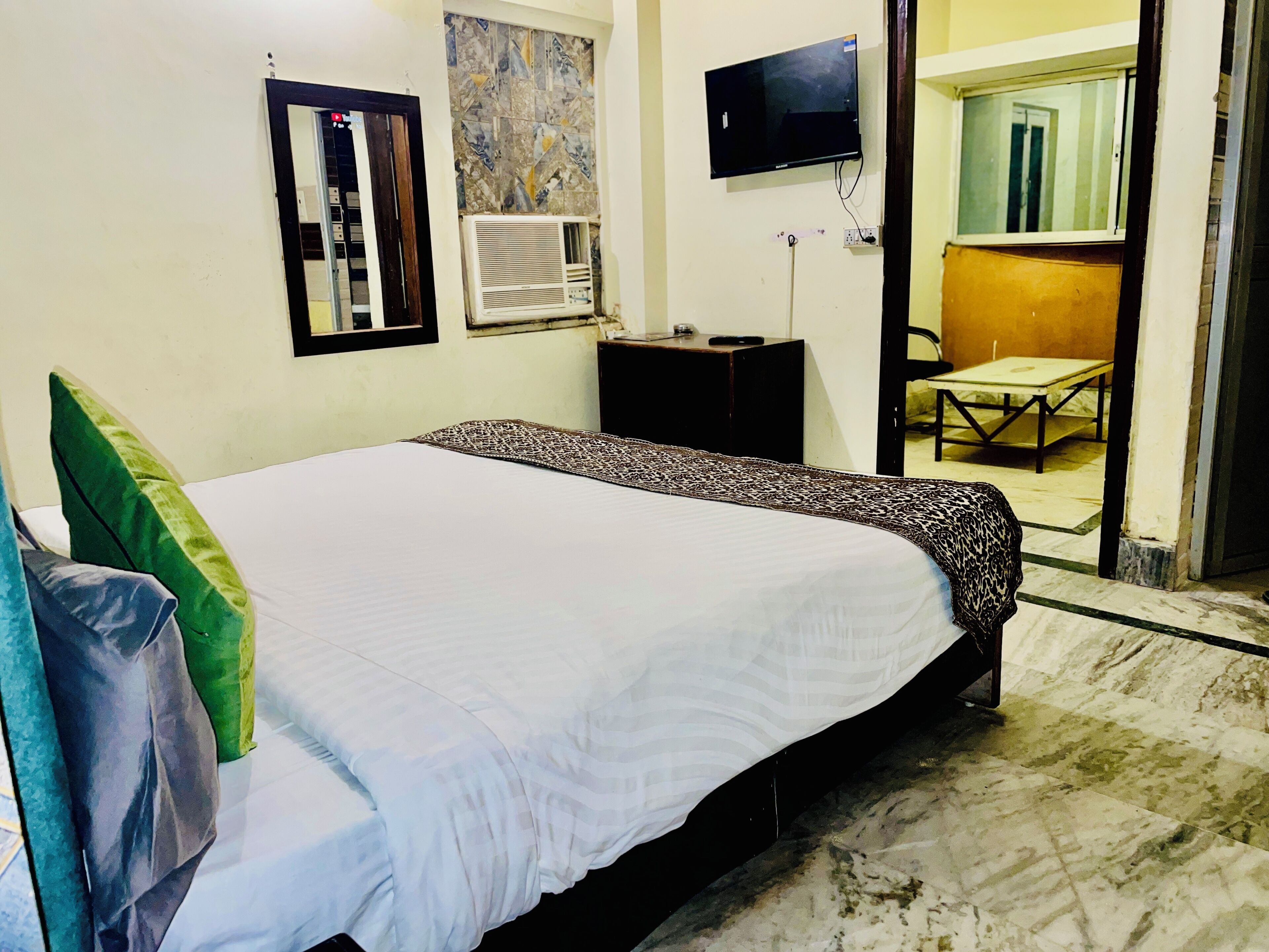 Luxury-Doppelzimmer, Stadtblick | Schreibtisch, laptopgeeigneter Arbeitsplatz, kostenloses WLAN