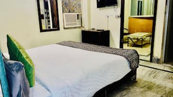 Quarto casal superluxo, vista para a cidade | Escrivaninha, espaço de trabalho para notebook, Wi-Fi de cortesia