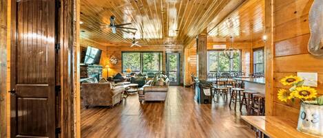 Casa, varias camas (The Great Maple Retreat) | Área de sala de estar