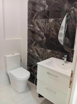 Bathroom - Vrbo Property (Houmt Souk)